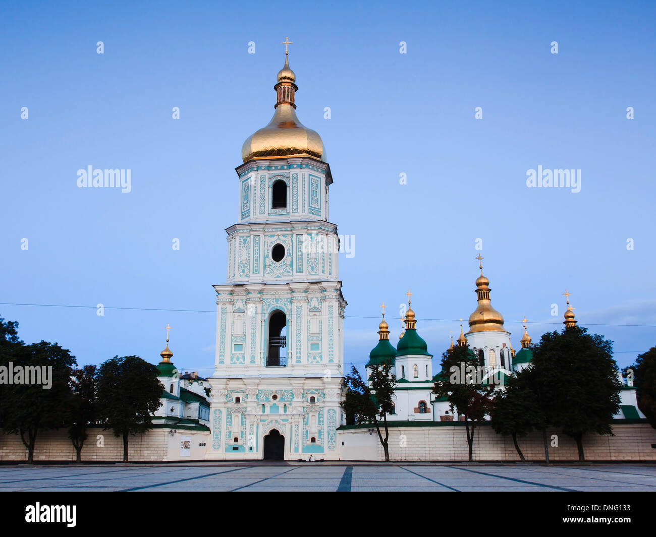 Ukraine Kiev cathédrale Sainte-Sophie et churs ville monument au lever du soleil sur la façade du clocher principal décoré avec des ornements d'or et ne Banque D'Images