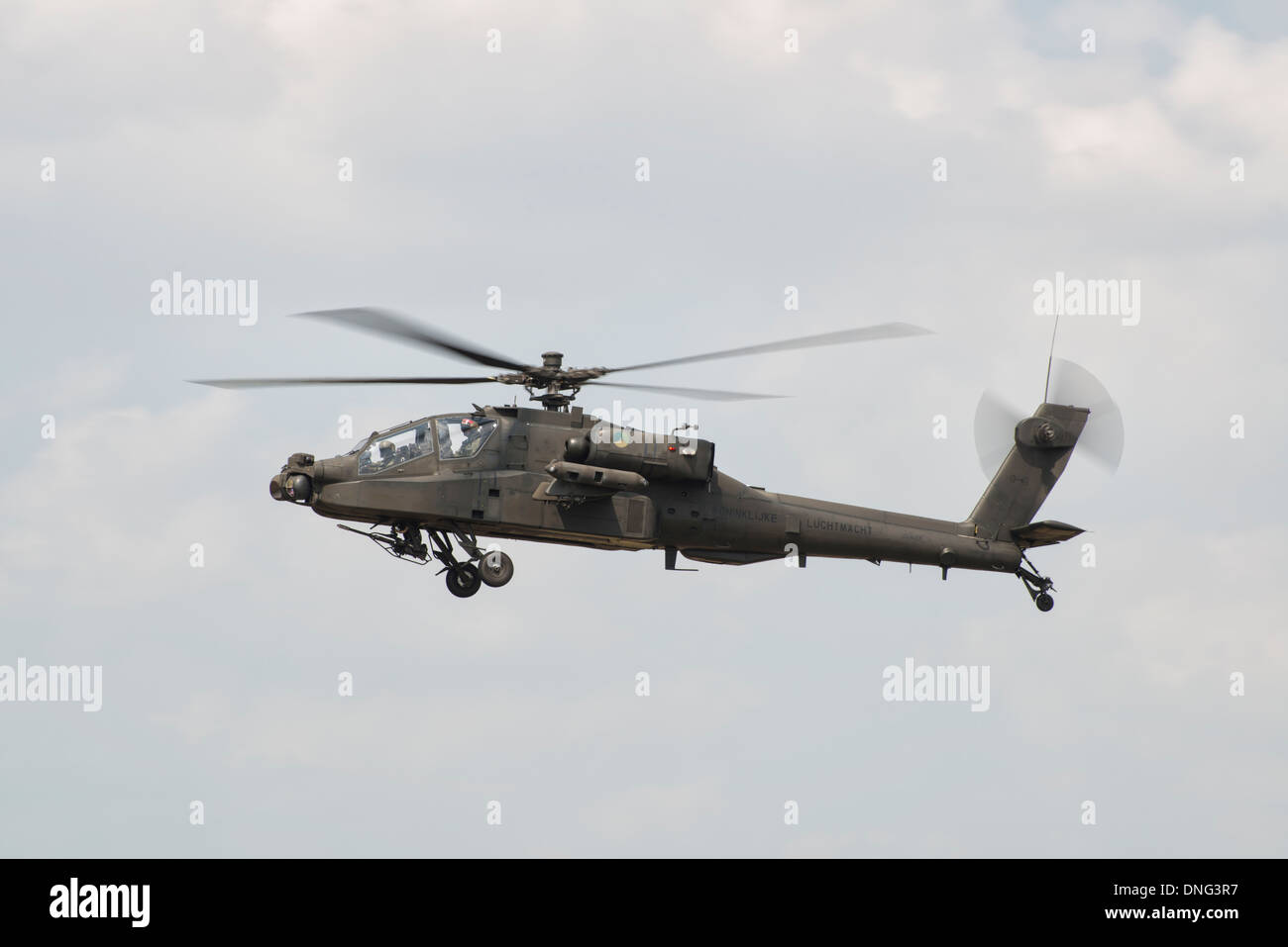 L'équipe de démonstration de la Force aérienne royale néerlandaise Apache AH-64D'hélicoptère d'attaque arrive au 2013 RIAT Banque D'Images