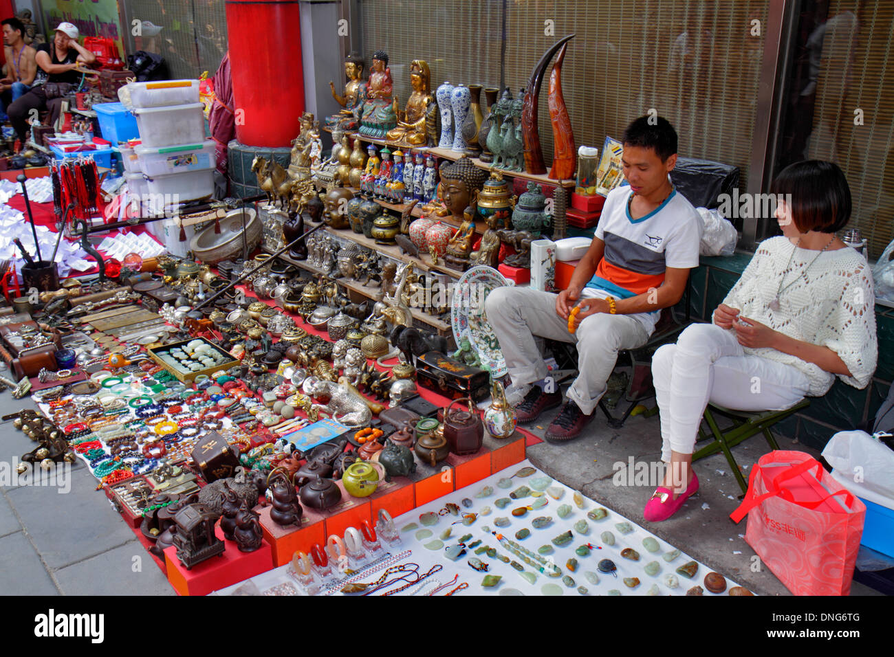 Pékin Chine,Chinois,Oriental,Chaoyang District,Panjiayuan Weekend Dirt Flea Market,shopping shopper shoppers shopping boutiques d'achat, magasins Banque D'Images