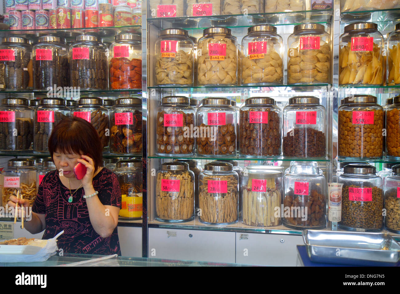 Hong Kong Chine,HK,Asie,Chinois,Oriental,Island,North point,Java Road,magasin chinois traditionnel de médecine à base de plantes, alternative,remèdes,pilules,chara cantonais Banque D'Images