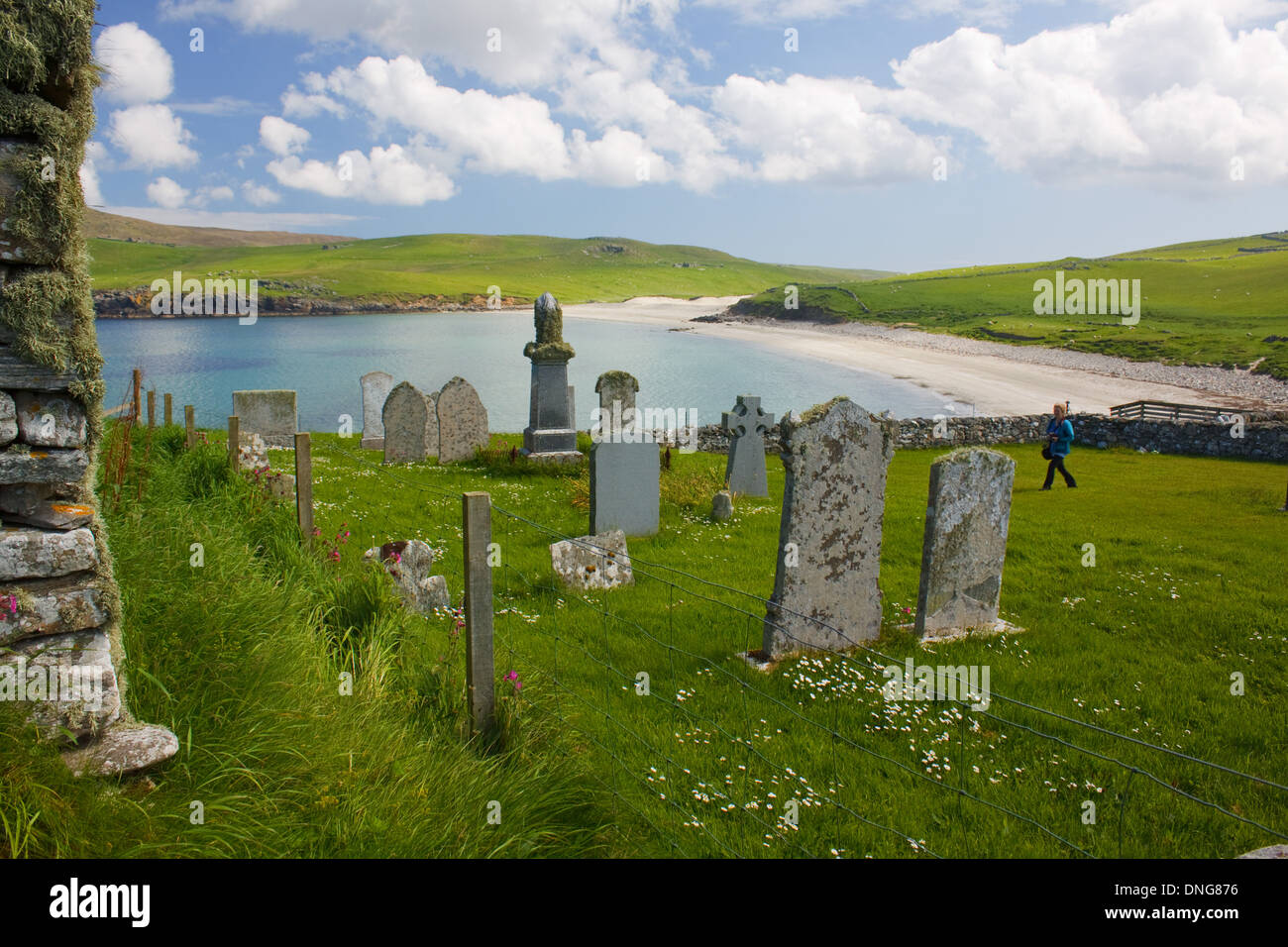 L'église et des tombes à Lunda Wick, Lund, Unst, Shetland Islands Banque D'Images
