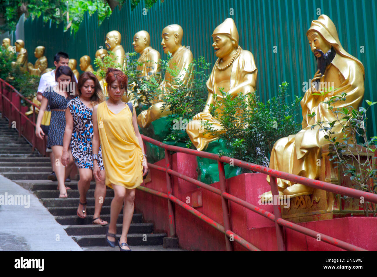 Hong Kong Chine,HK,Asie,Chinois,Oriental,nouveaux Territoires,Sha Tin,Ten mille 10,000 Monastère Bouddhas,doré,chemin,statues,Bouddha,bouddhisme,asiatique Banque D'Images