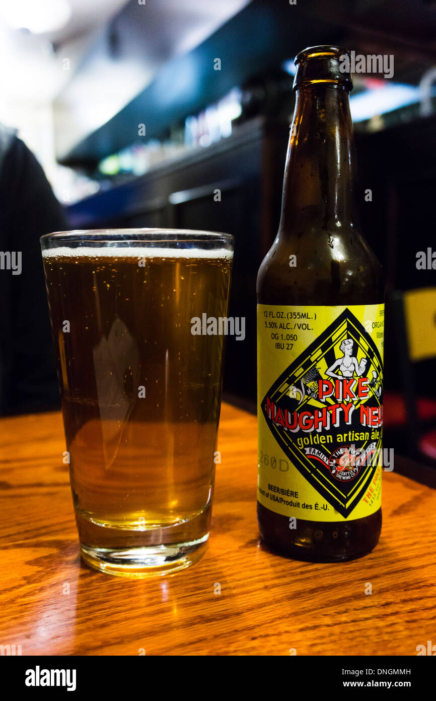 Naughty Pike, un artisan Nelly golden ale par le Brochet Brewing Company. Seattle, WA, USA. Banque D'Images
