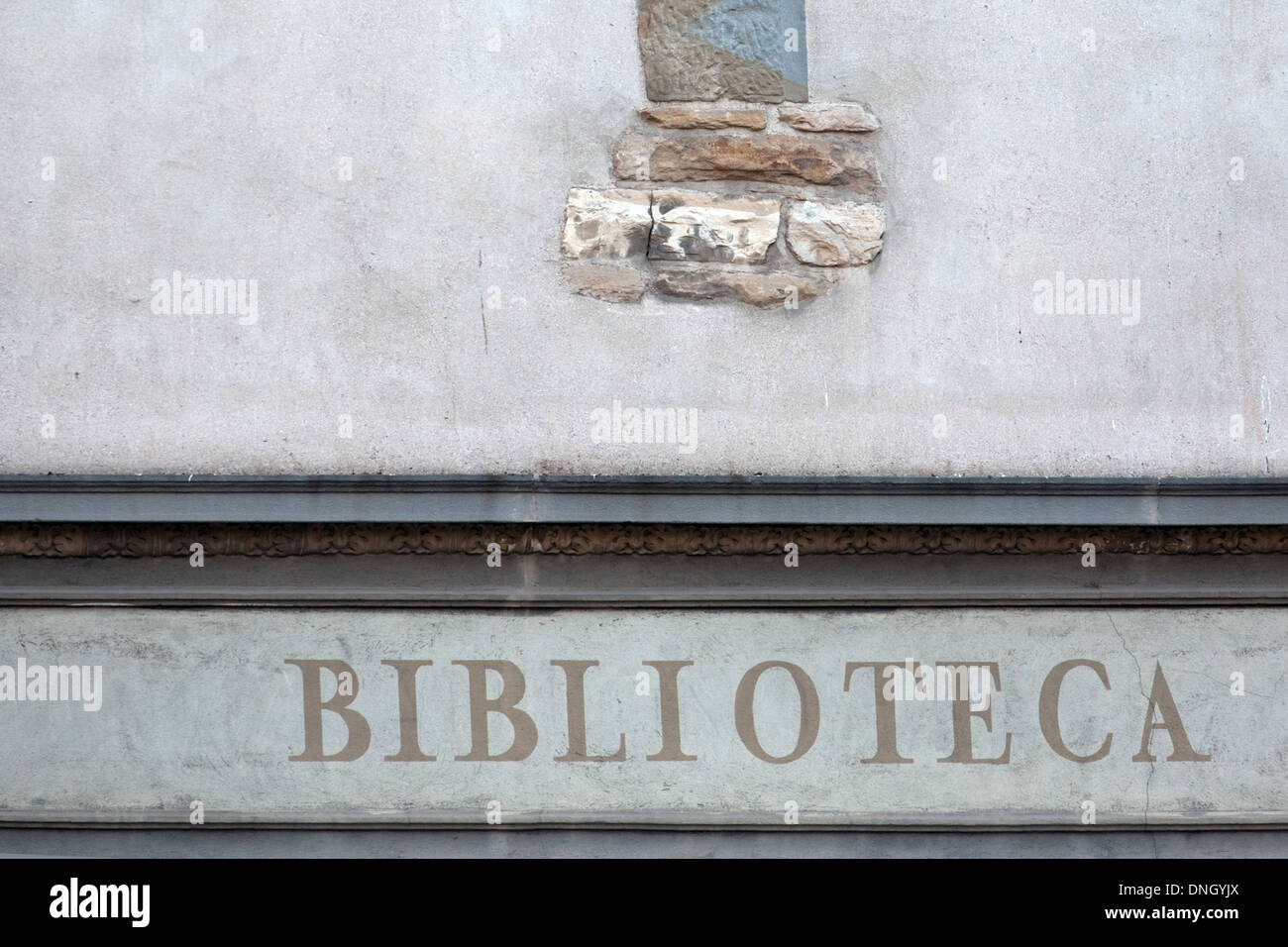 Biblioteca, titre signe de library en italien sur le mur Banque D'Images
