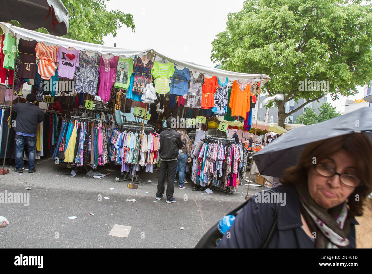 Marché aux puces, PORTE DE MONTREUIL, Montreuil (93) SEINE-SAINT-DENIS,  FRANCE Photo Stock - Alamy