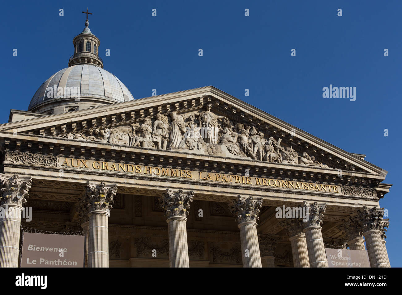 Le Panthéon, SITUÉ SUR LA PLACE DU PANTHÉON SUR LA MONTAGNE SAINTE-GENEVIÈVE, AU CŒUR DU QUARTIER LATIN. Il rend hommage à des personnes illustres QUI ONT MARQUÉ L'HISTOIRE DE FRANCE, 5ème arrondissement, Paris (75), FRANCE Banque D'Images