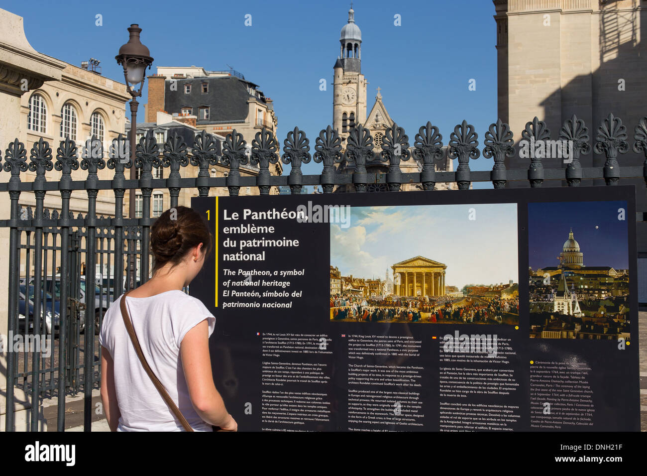 Le Panthéon, SITUÉ SUR LA PLACE DU PANTHÉON SUR LA MONTAGNE SAINTE-GENEVIÈVE, AU CŒUR DU QUARTIER LATIN. Il rend hommage à des personnes illustres QUI ONT MARQUÉ L'HISTOIRE DE FRANCE, 5ème arrondissement, Paris (75), FRANCE Banque D'Images