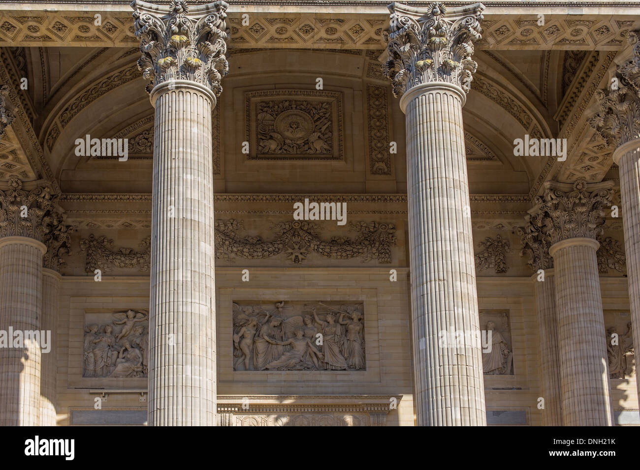 Le Panthéon, SITUÉ SUR LA PLACE DU PANTHÉON SUR LA MONTAGNE SAINTE-GENEVIÈVE, AU CŒUR DU QUARTIER LATIN. Il rend hommage à des personnes illustres QUI ONT MARQUÉ L'HISTOIRE DE FRANCE, 5ème arrondissement, Paris (75), FRANCE Banque D'Images