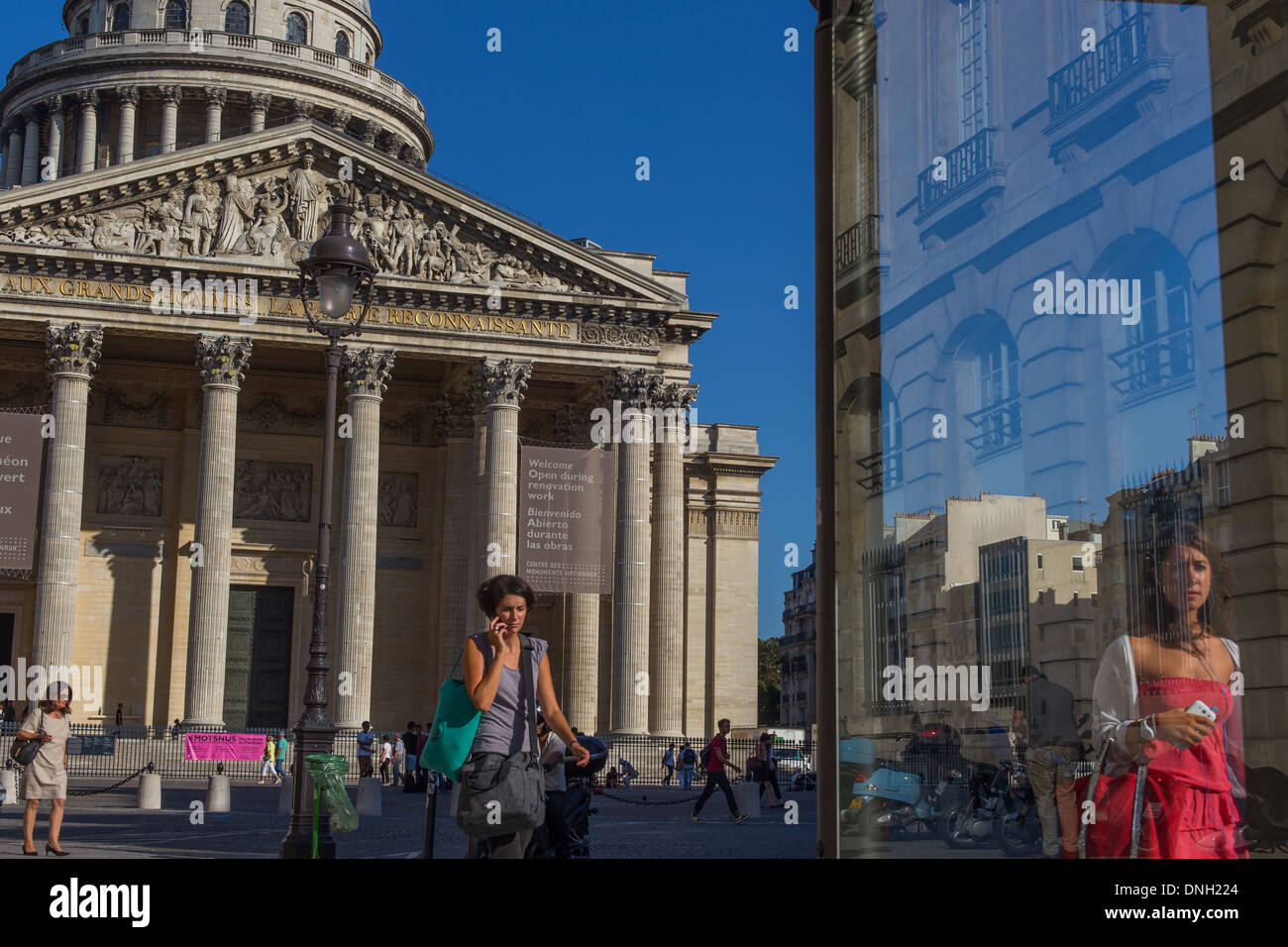 Le Panthéon, SITUÉ SUR LA PLACE DU PANTHÉON SUR LA MONTAGNE SAINTE-GENEVIÈVE, AU CŒUR DU QUARTIER LATIN. Il rend hommage à des personnes illustres QUI ONT MARQUÉ L'HISTOIRE DE FRANCE, 5ème arrondissement, Paris (75), FRANCE Banque D'Images