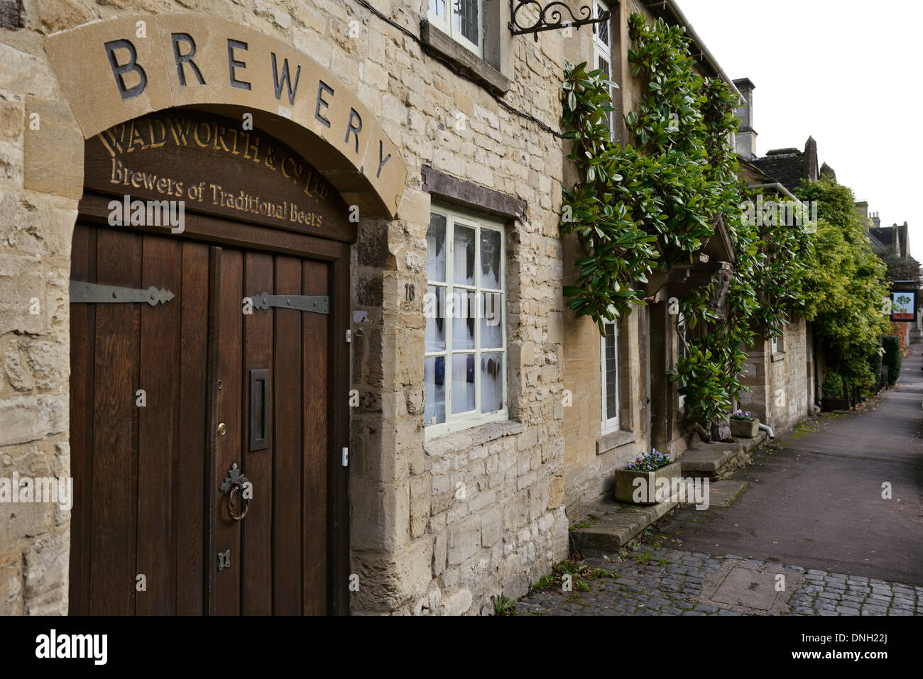 L'ancienne brasserie porte, Sheep Street, Burford, Cotswolds, Oxfordshire, Angleterre, Royaume-Uni, UK, Europe Banque D'Images