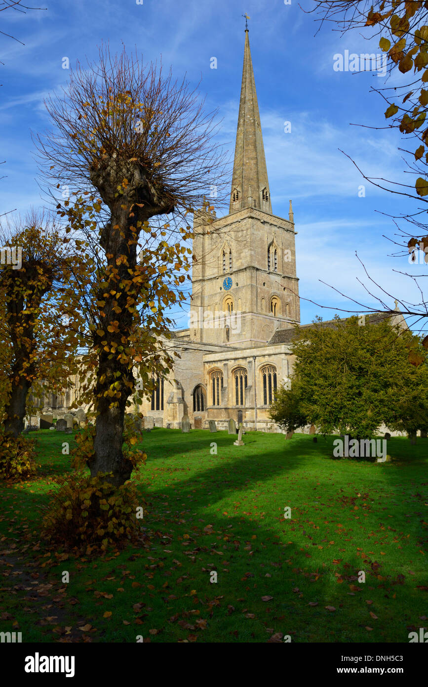 Église Saint Jean-Baptiste, Burford, Cotswolds, Oxfordshire, Angleterre, Royaume-Uni, UK, Europe Banque D'Images