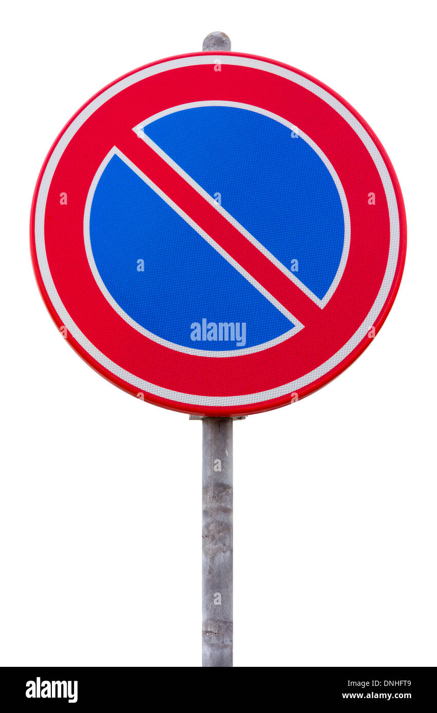 Aucun stationnement road sign against white background Banque D'Images