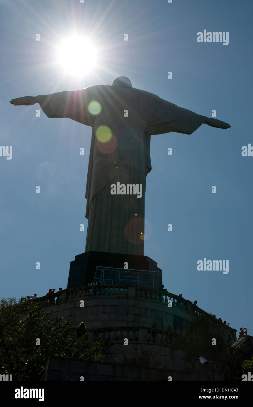 Le Christ Rédempteur est l'un des monuments célèbres de Rio de Janeiro, au Brésil. La statue de Jésus-Christ, de 30 mètres de haut, est considérée comme la Banque D'Images