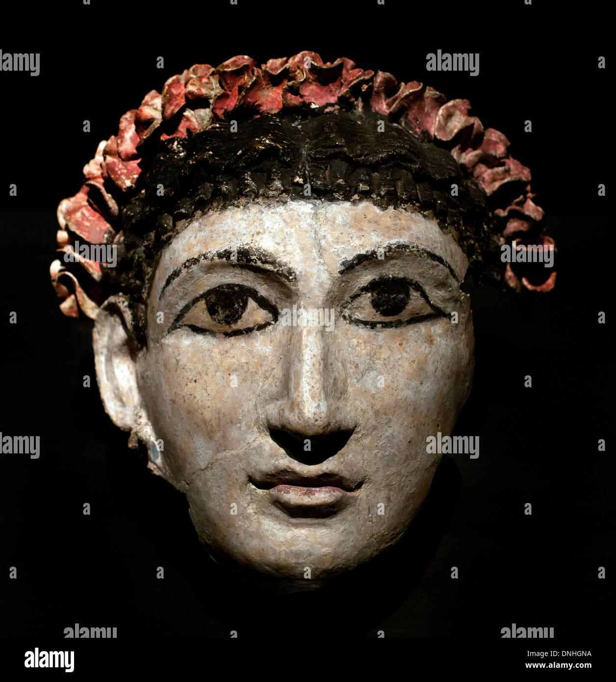 Masque de momie femme avec une couronne de fleurs époque Romaine 100 av. de l'Égypte Égypte Banque D'Images