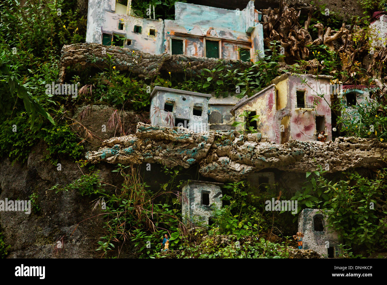 Maisons miniatures sur les rochers, Amalfi, Province de Salerne, Campanie, Italie Banque D'Images