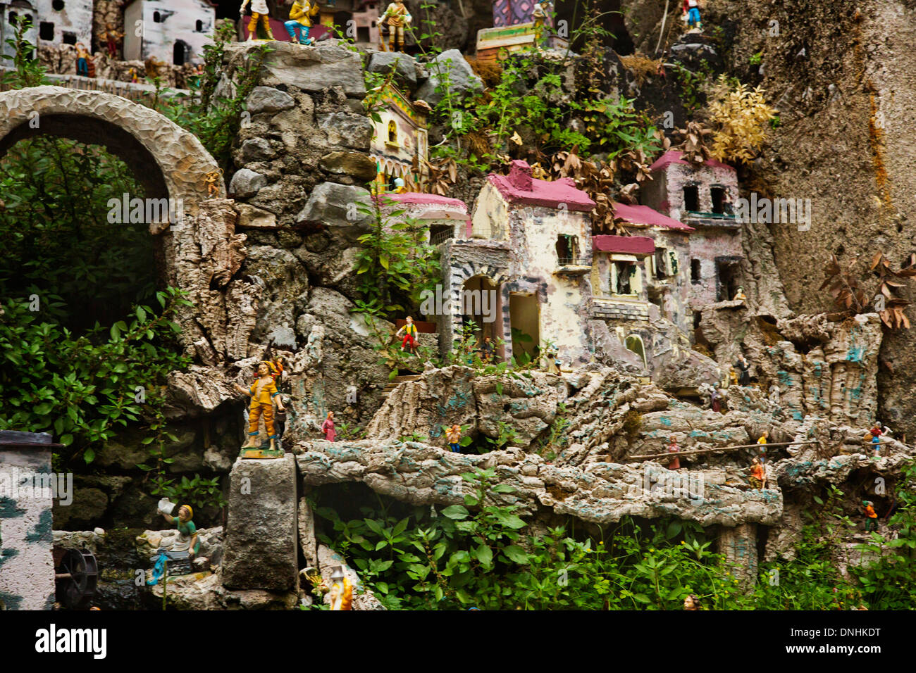 Maisons miniatures sur les rochers, Amalfi, Province de Salerne, Campanie, Italie Banque D'Images