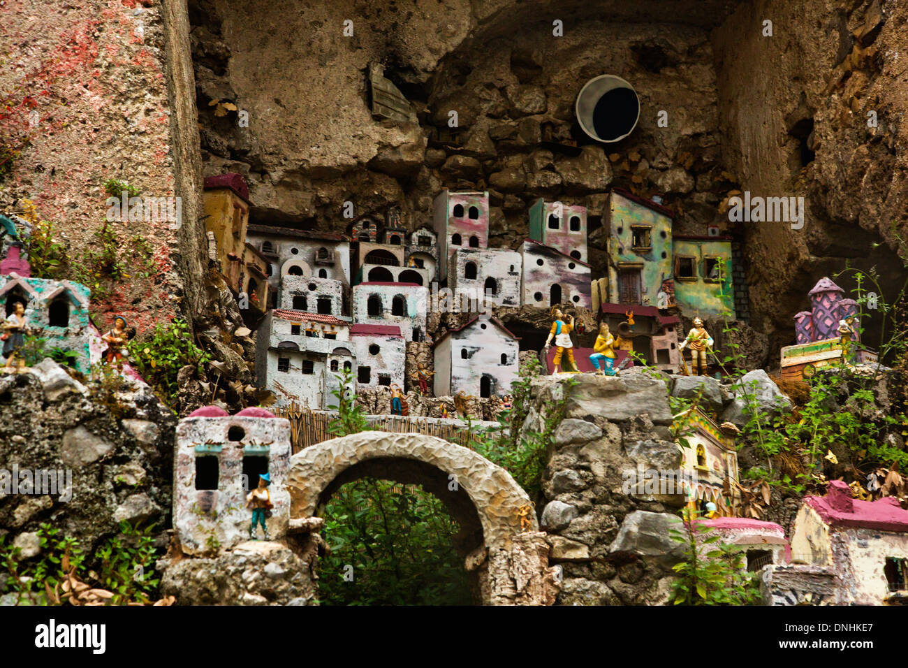 Maisons miniatures sur les rochers, Amalfi, Province de Salerne, Campanie, Italie Banque D'Images