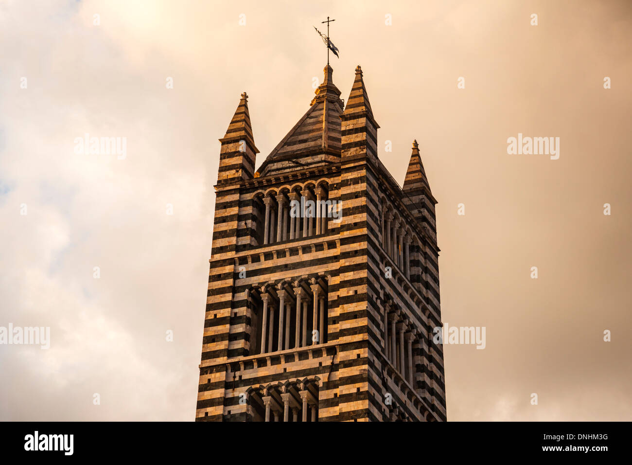 Low angle view of a Bell Tower, la Cathédrale de Sienne, Sienne, Province de Sienne, Toscane, Italie Banque D'Images