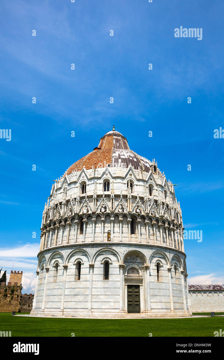 Façade d'un baptistère, Baptistère de Saint-Jean, la Piazza dei Miracoli, Pisa, Toscane, Italie Banque D'Images
