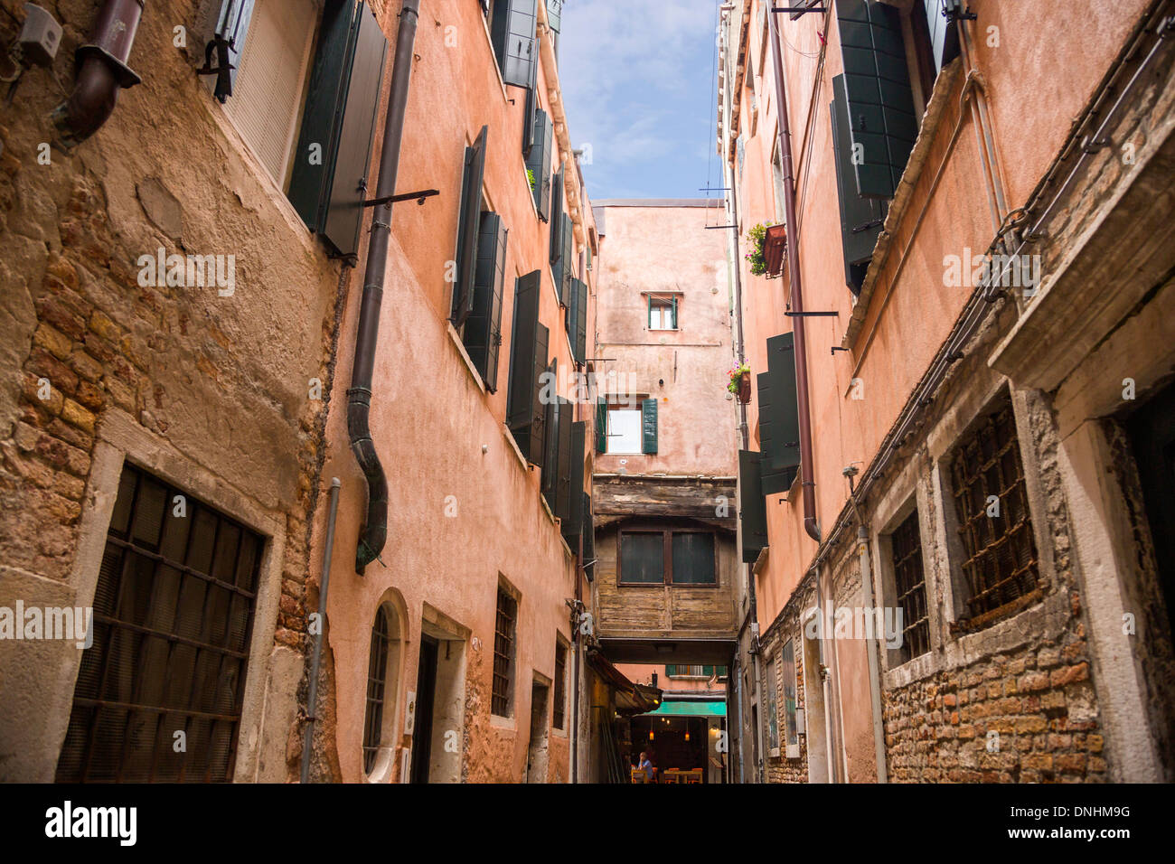 Bâtiments le long d'une rue, Venise, Vénétie, Italie Banque D'Images