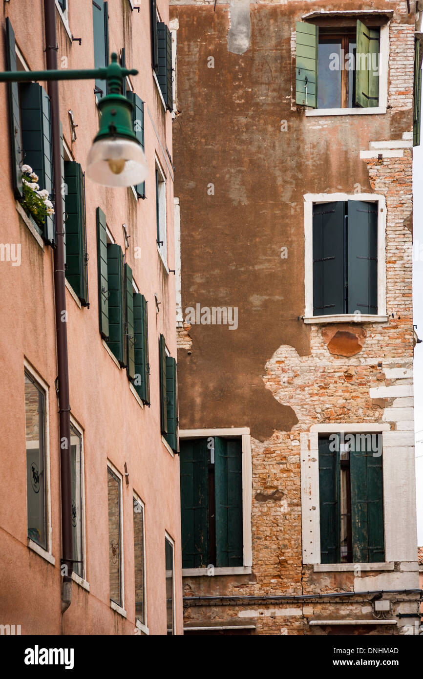 Portrait d'un immeuble résidentiel, Venise, Vénétie, Italie Banque D'Images