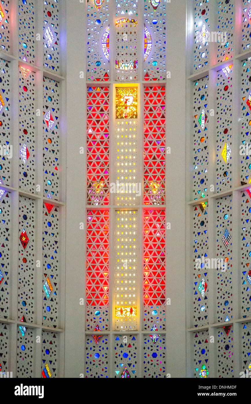 Vitraux DANS LE CHOEUR DE L'église Sacré-CŒUR, construit en 1930 et transformé en un endroit culturel, PARC DE LA LIGUE ARABE, Casablanca, Maroc, Afrique Banque D'Images