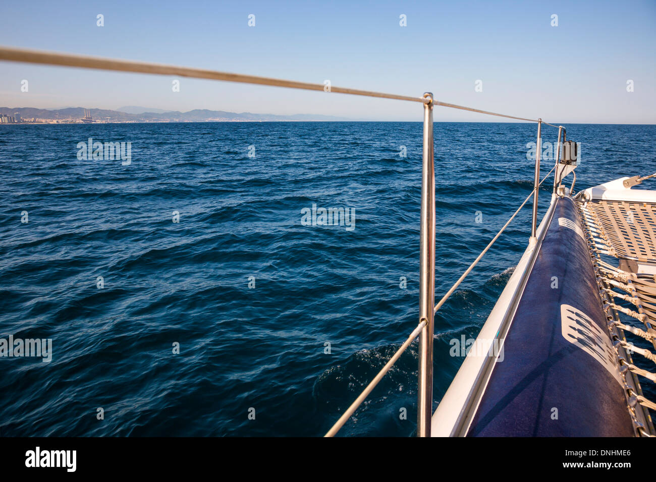 Bateau dans la mer, Barcelone, Catalogne, Espagne Banque D'Images