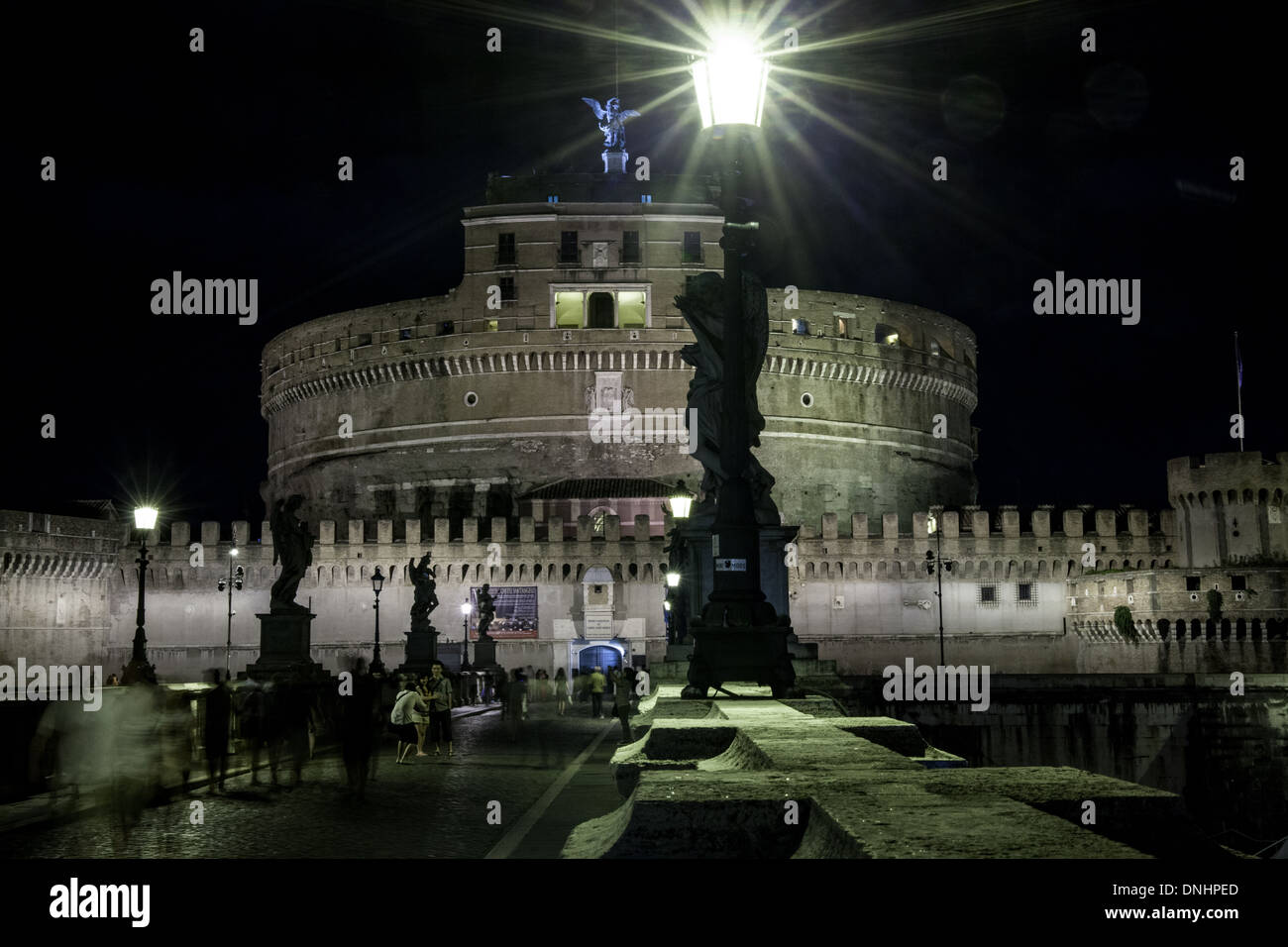Rome, Italie. 28 Dec 2013. Le Mausolée d'Hadrien, généralement connu sous le nom de Castel Sant'Angelo (Anglais : Château du Saint Ange). Banque D'Images