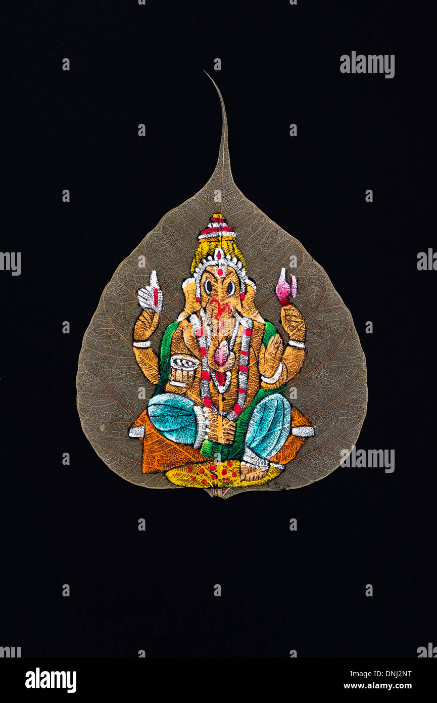 Ganesha indien peint à la main sur la conception d'une feuille de figuier sacré / arbre de Bodhi feuille sur fond noir Banque D'Images
