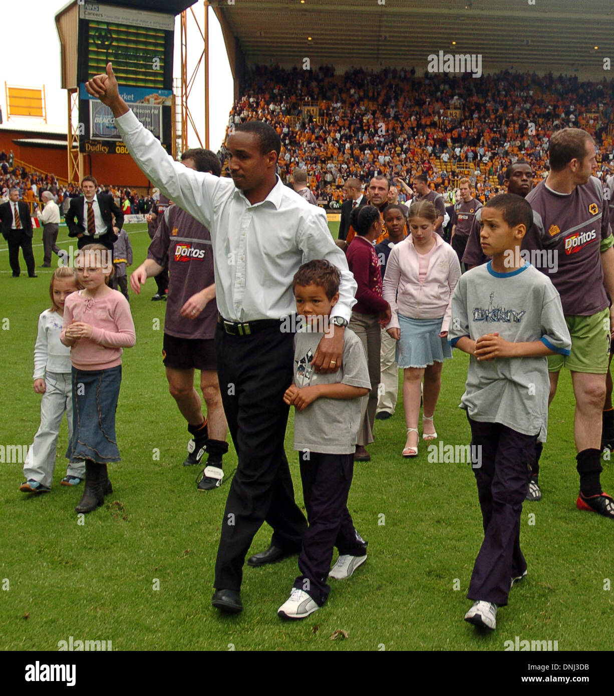 Footballeur Paul Ince avec fils Daniel et Tom 2004 Banque D'Images