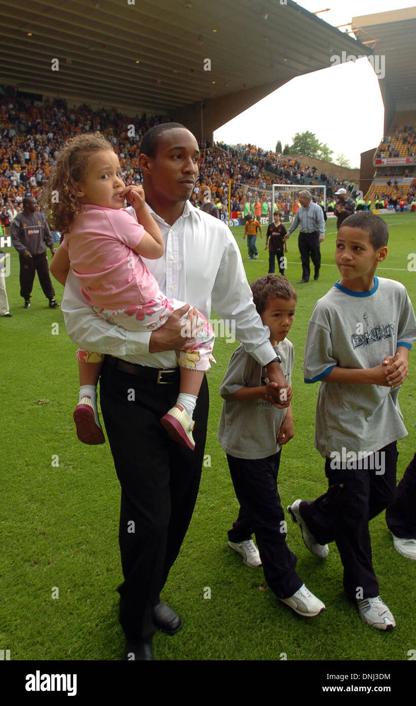 Footballeur Paul Ince avec ses enfants en 2004 Reah, Daniel et son fils Tom Tom est sur la droite Banque D'Images