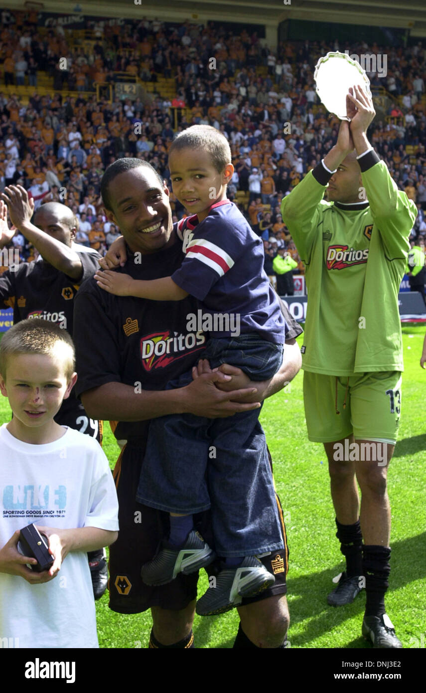 Paul Ince footballeur avec son fils Daniel en 2003 Banque D'Images