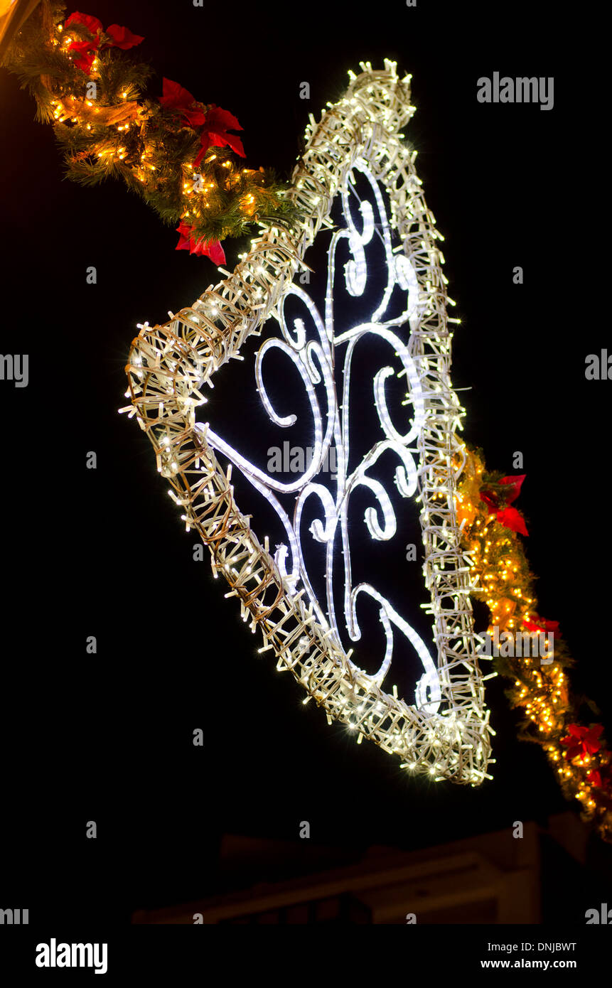 Détail de lumières de Noël Décoration d'un bell en Andalousie, espagne. Banque D'Images