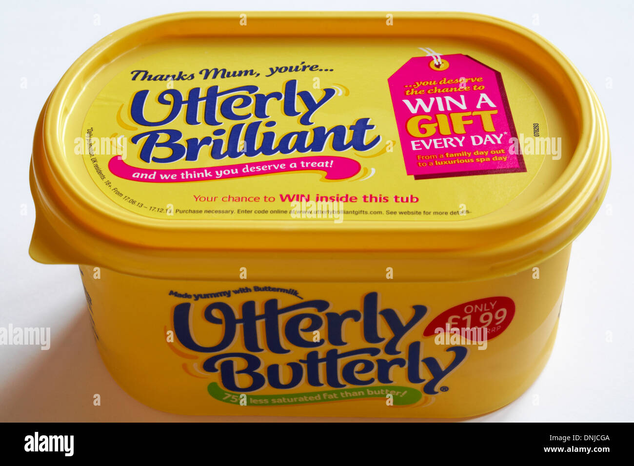 À remous de papillon avec 75  % moins de gras saturés que le beurre isolé sur fond blanc Banque D'Images