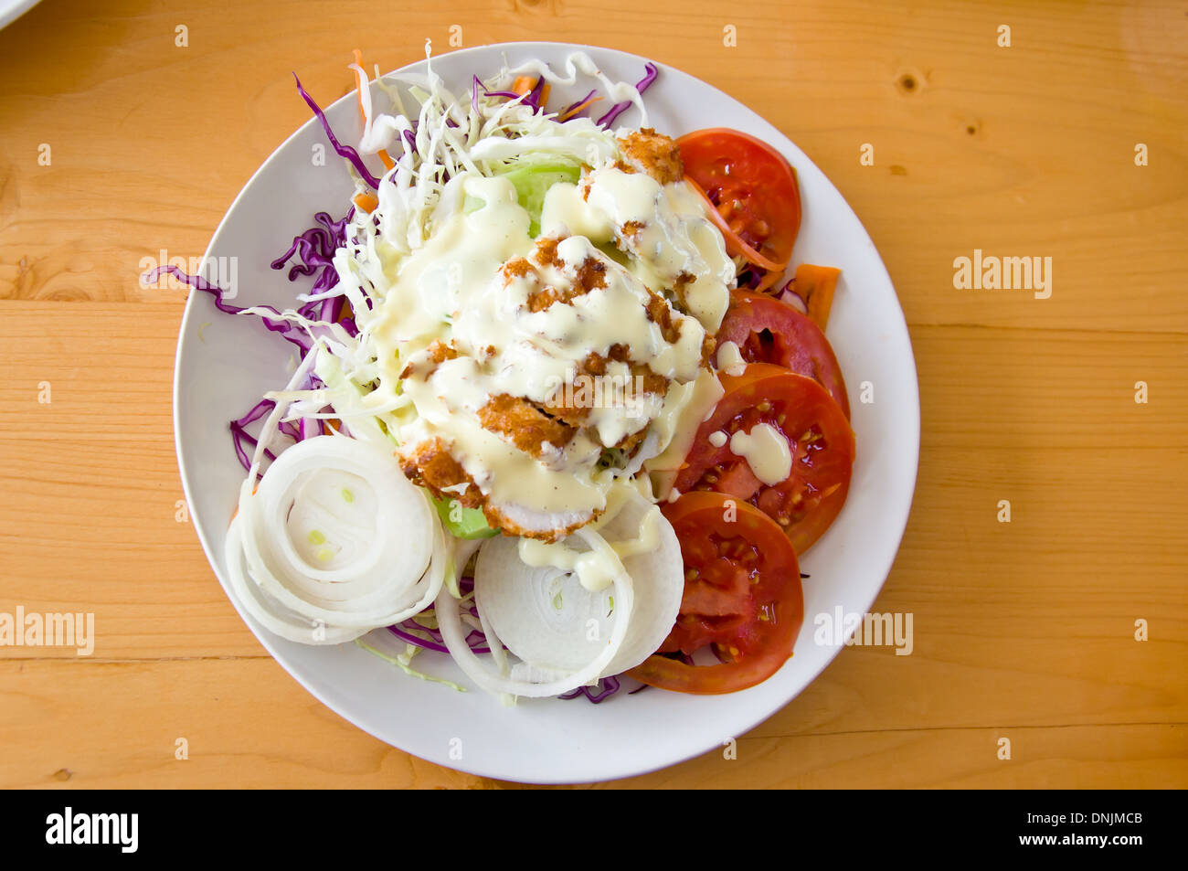 Salade de poisson et de légumes pour une alimentation saine Banque D'Images