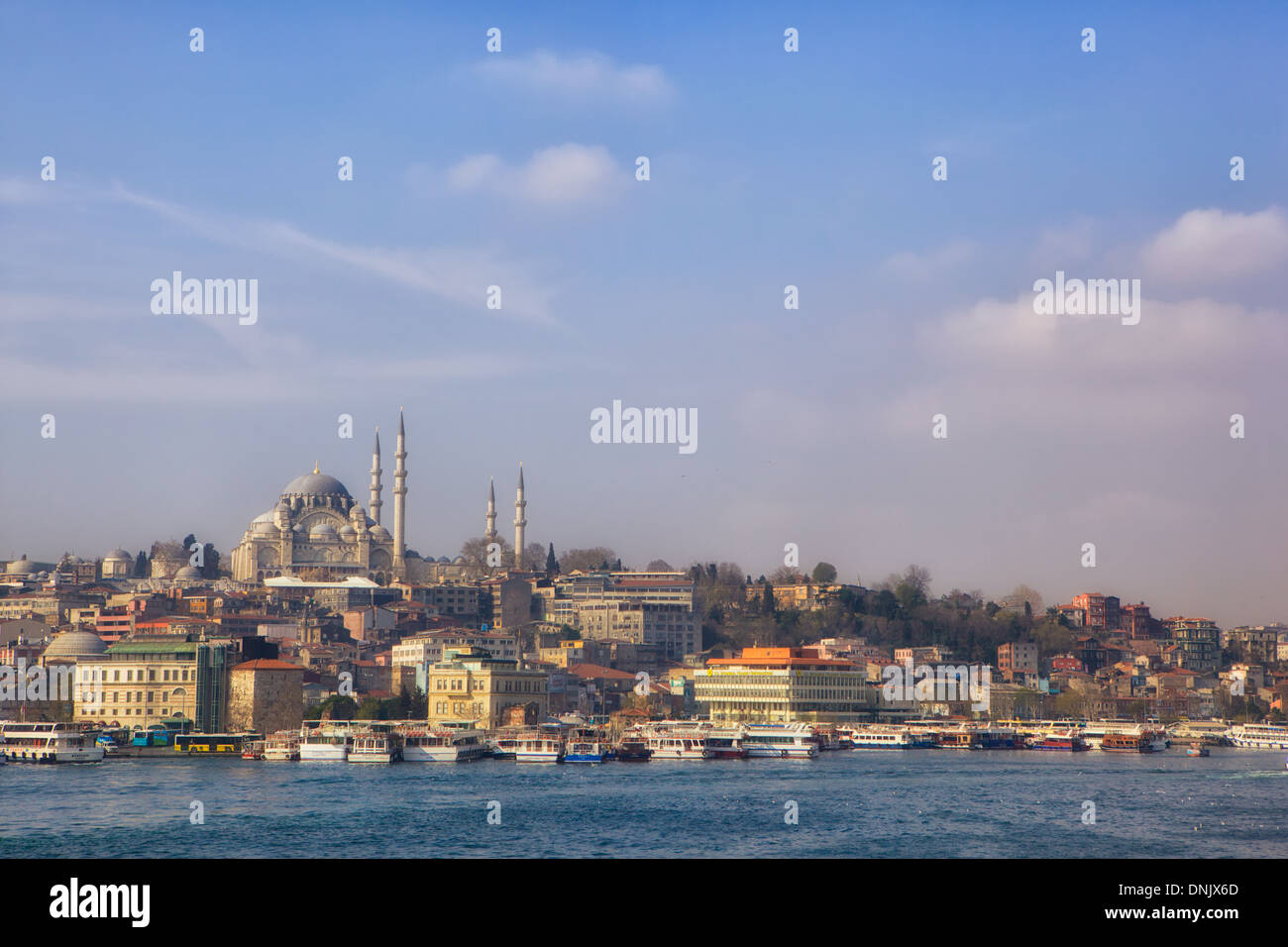Une vue sur le quartier de Fatih à partir du pont de Galata à Istanbul, Turquie Banque D'Images