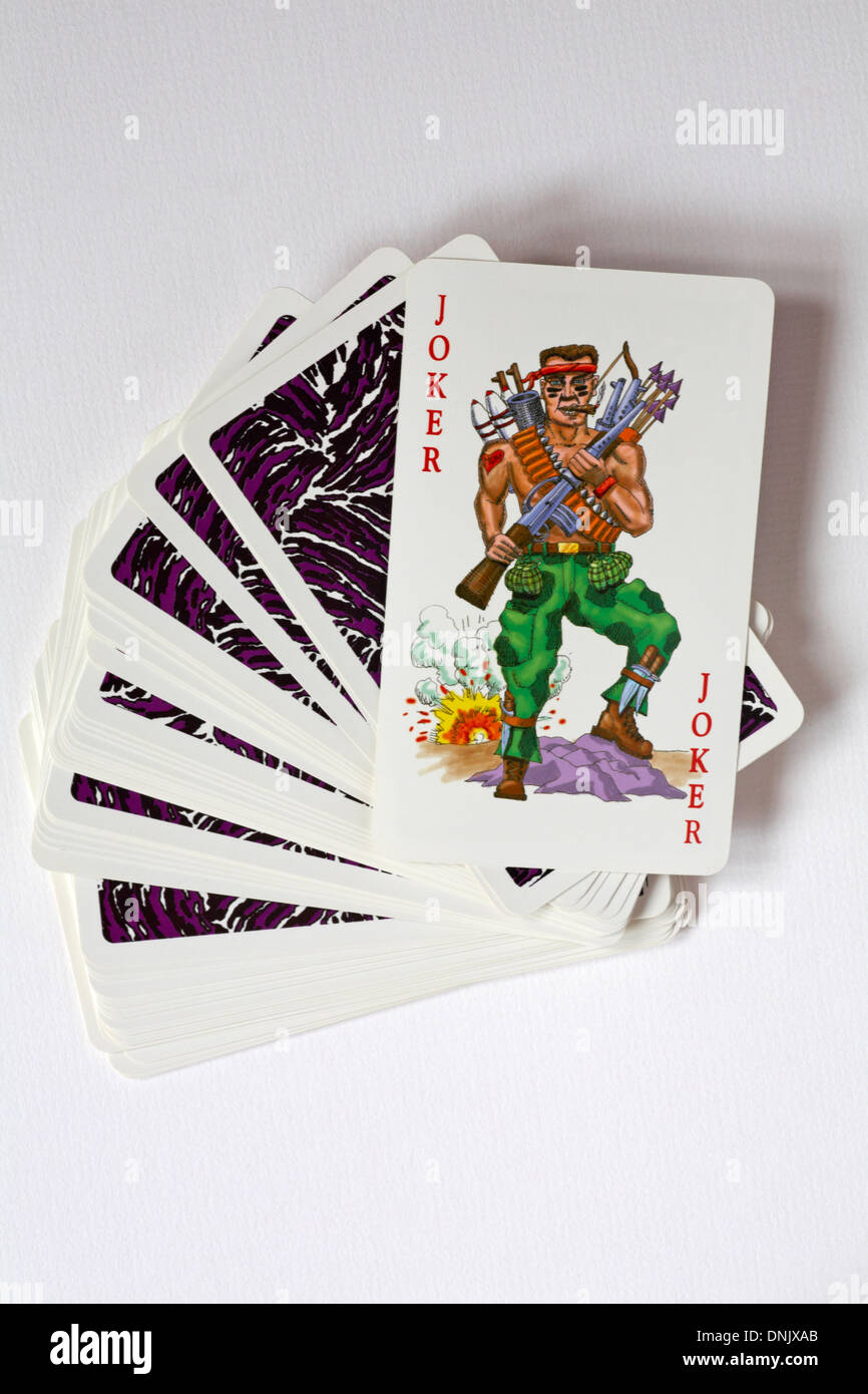La carte à jouer du joker dans un paquet de cartes de guerre politiquement correct non-violent sur fond blanc - jeu de cartes de GUERRE politiquement correct non-violent Banque D'Images