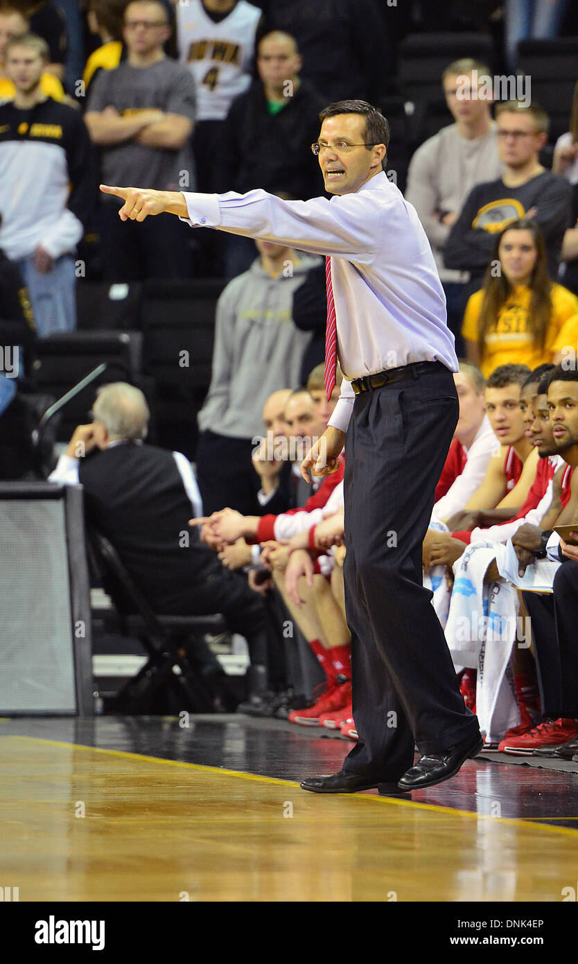 Iowa City, Iowa, États-Unis. 31 Dec, 2013. 31 décembre 2013 : Nebraska entraîneur-chef Tim Miles lors d'un match de basket-ball de la conférence Big 10 entre le Nebraska et l'Iowa Hawkeyes Cornhuskers joué à Carver Hawkeye Arena à Iowa City, Iowa Ia, gagné 67-57. © csm/Alamy Live News Banque D'Images