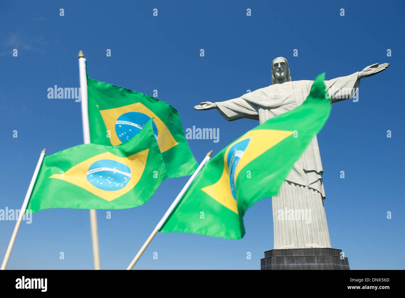 Drapeaux flottant brésilien pour célébrer le Christ Rédempteur du Corcovado à Rio de Janeiro Brésil Banque D'Images