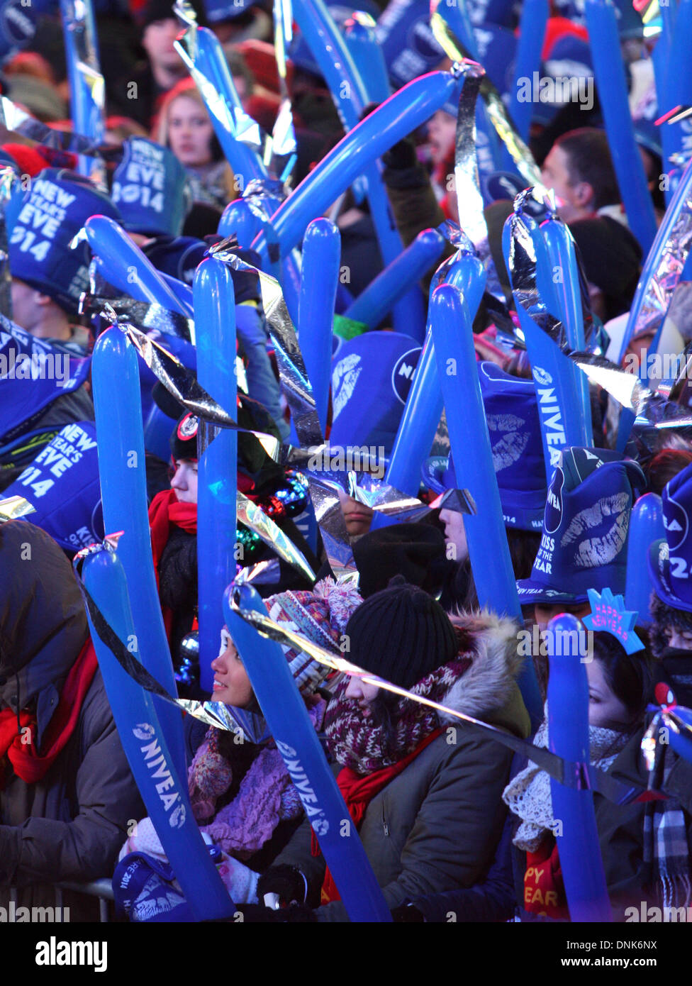 New York, USA. Au 31 décembre 2013. . La Bohème y prendre part à la célébration du nouvel an à Time Square à New York, États-Unis, le 31 décembre 2013. Credit : Cheng Li/Xinhua/Alamy Live News Banque D'Images