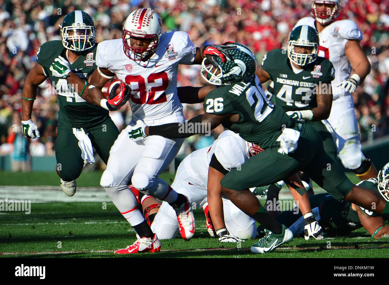 Pasadena, Californie, USA. 1er janvier 2014. Stanford Cardinal d'utiliser de nouveau Anthony Wilkerson # 32 est de 7m sur le col dans le premier trimestre en action pendant la 100e Rose Bowl BCS College match de football entre les Michigan State Spartans et le Stanford Cardinal au Rose Bowl le Janvier 01, 2014 à Pasadena, Californie.Louis Lopez/CSM/Alamy Live News Banque D'Images