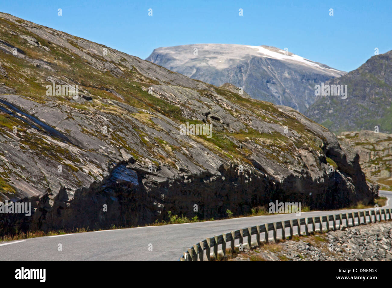 Road près du Mont Dalsnibba, Norvège, Scandinavie, l'Europe. Banque D'Images