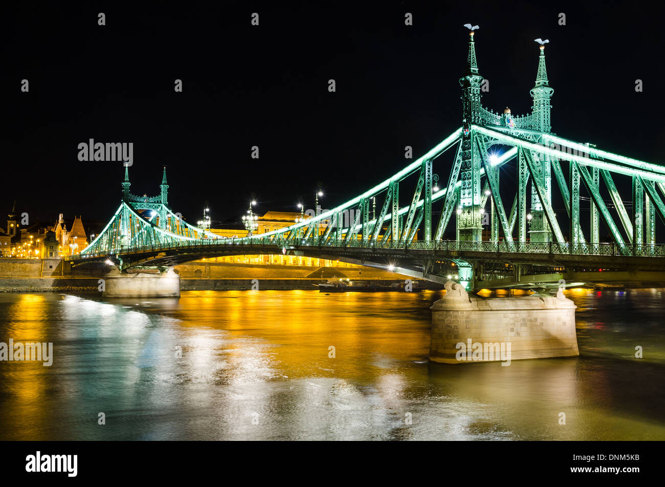 Budapest, Hongrie. Szabadsag, pont de la liberté relie Buda et Pest sur le Danube, construit en 1896. Banque D'Images