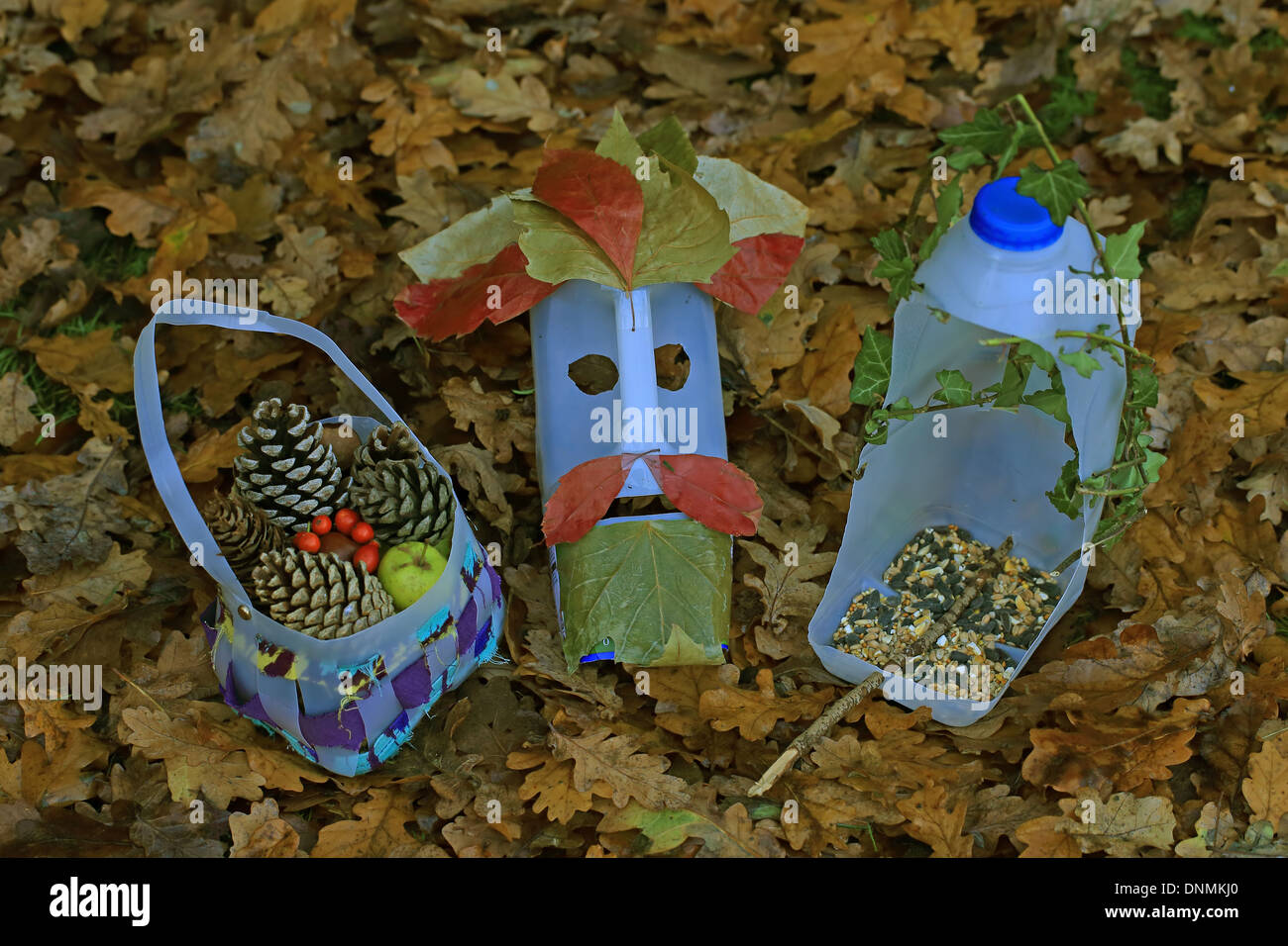 Les masques en plastique recyclé Banque D'Images