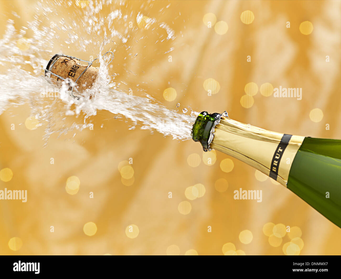 Bouteille de champagne débouchée Photo Stock - Alamy