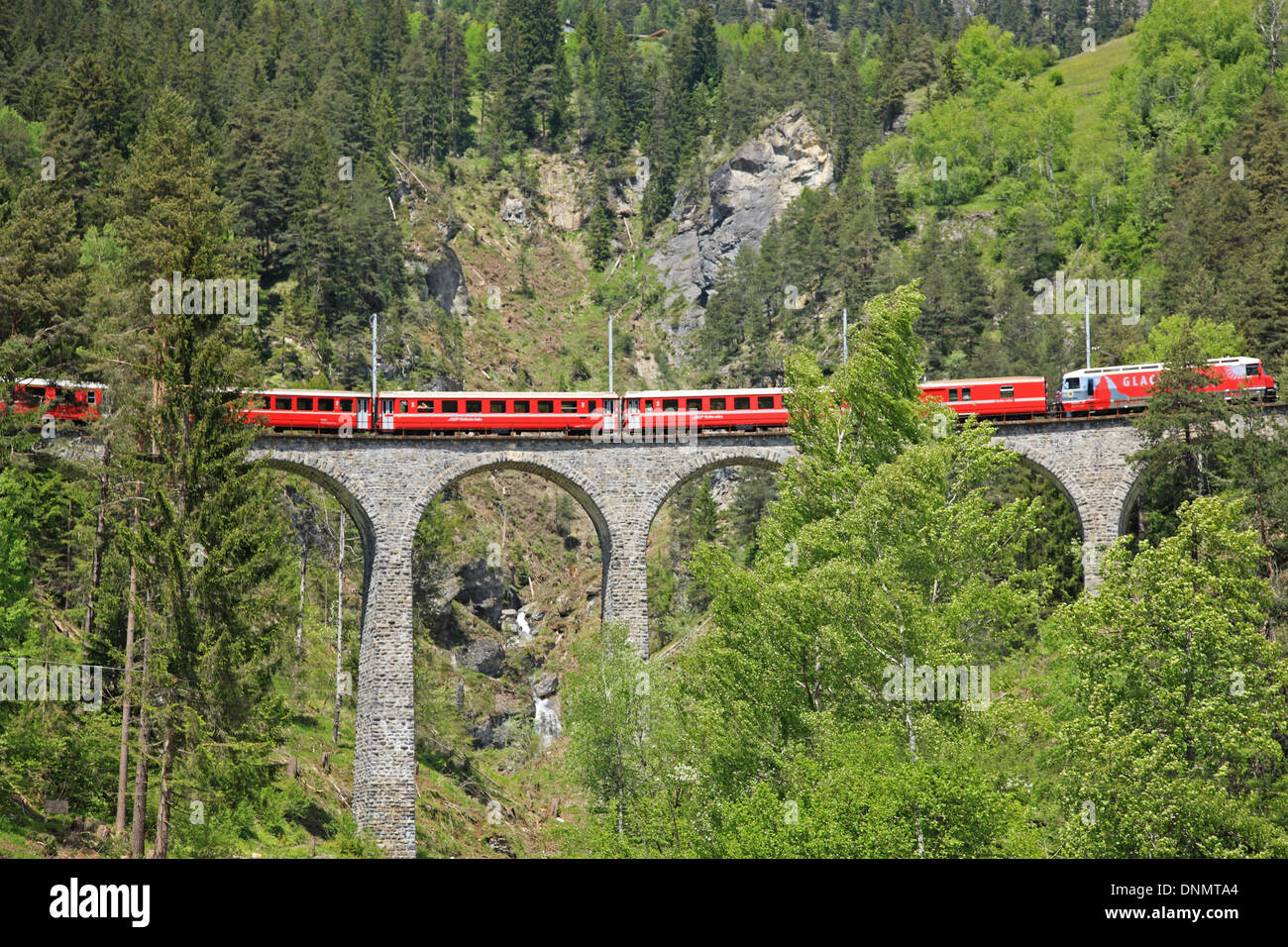 Chemin de fer rhétique dans le paysage de l'Albula, Suisse, Canton des Grisons, UNESCO World Heritage Banque D'Images