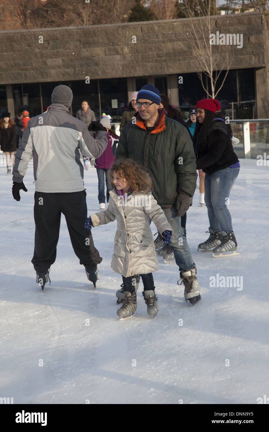 Brooklyn, NY : LeFrak Centre à Lakeside dans Prospect Park comprend deux patinoires qui a ouvert le 20 décembre 2013. Banque D'Images