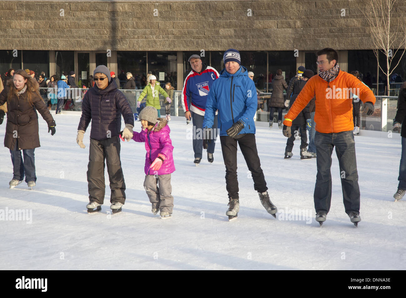 Brooklyn, NY : LeFrak Centre à Lakeside dans Prospect Park comprend deux patinoires qui a ouvert le 20 décembre 2013. Banque D'Images