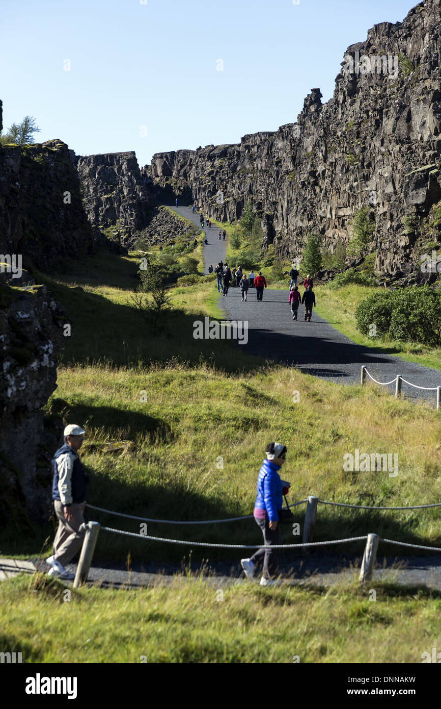 Situé à Thingvellir une fissure qui traverse une zone de l'Islande, sur les limites de plaques tectoniques de la dorsale médio-atlantique. Banque D'Images