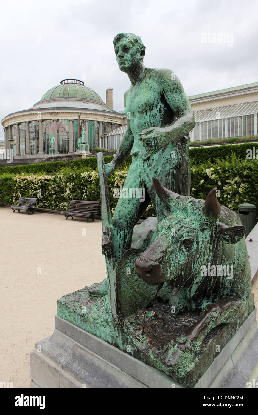 Une statue de bronze dans le Jardin botanique royal de Bruxelles, Belgique. Banque D'Images